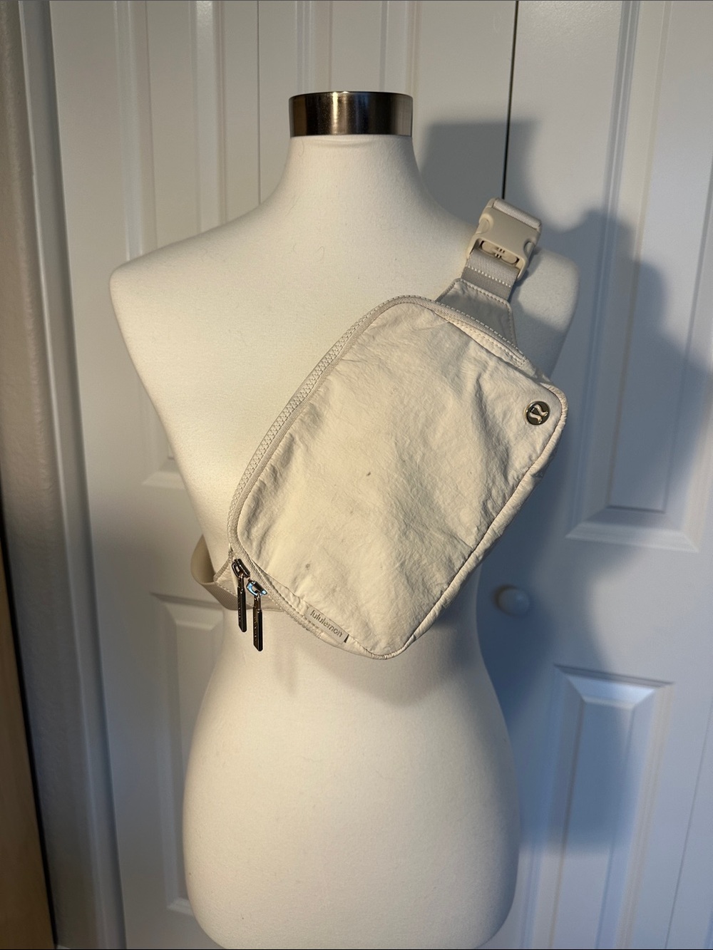 Lululemon Cream Everwhere Belt Bag Large LTIV ONE SIZE